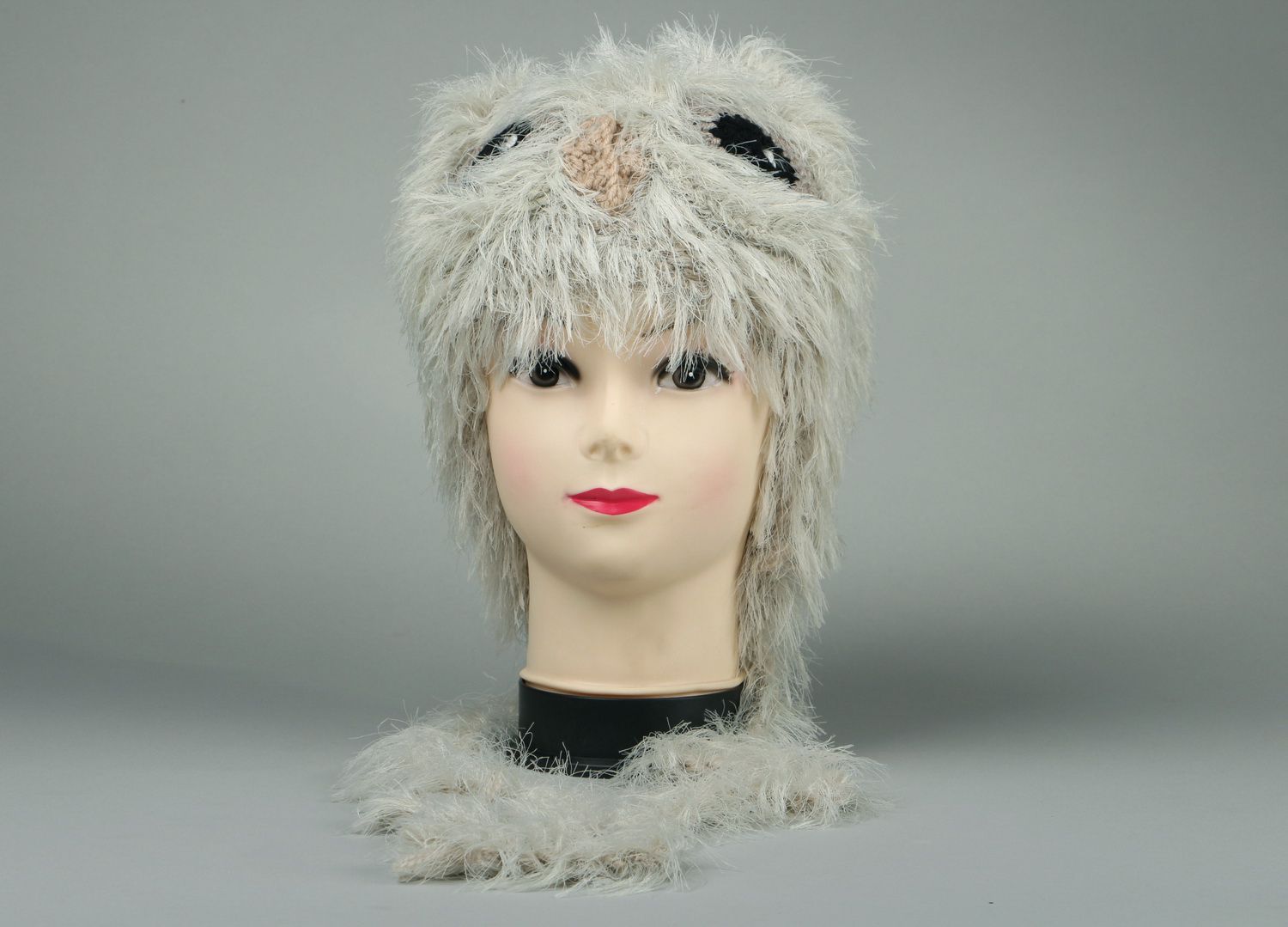 Knitted hat made of wool mixture with artificial fur photo 2