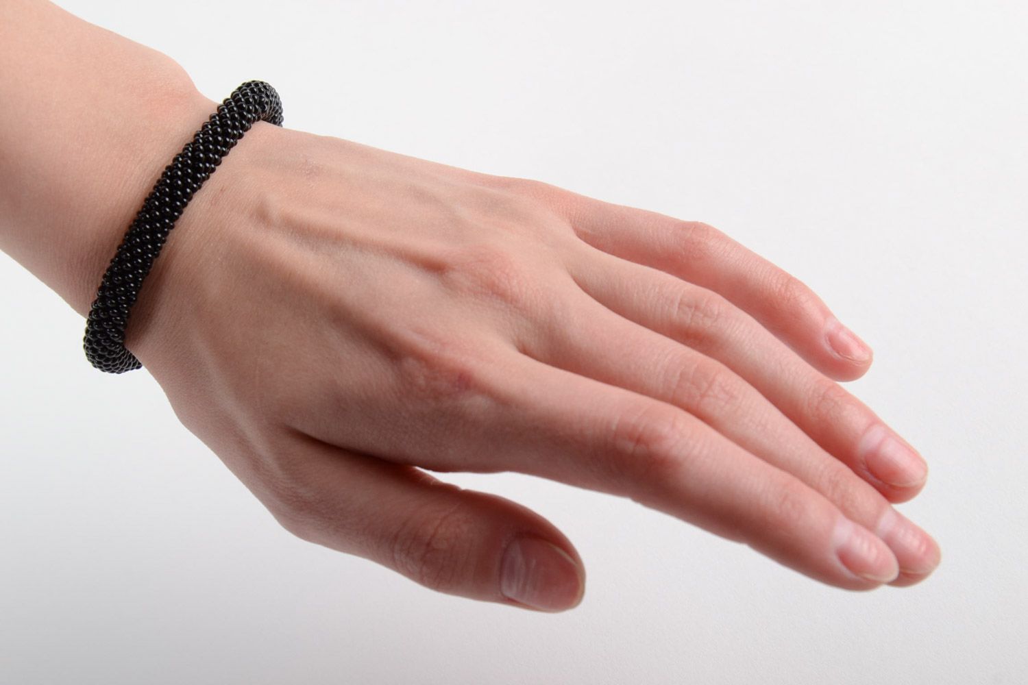 Bracelet en perles de rocaille tchèques noir élégant fait main pour femme photo 5