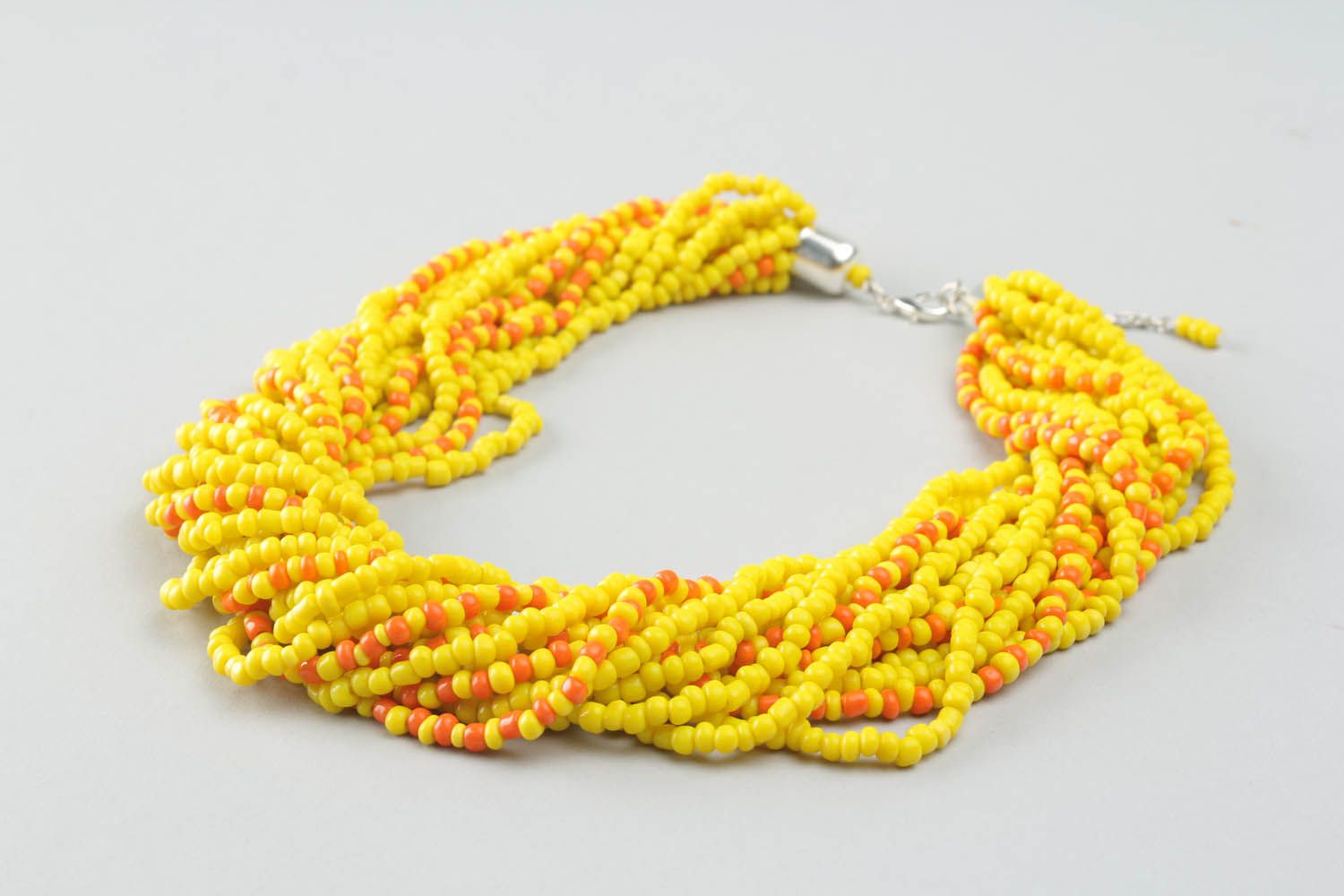 Yellow beaded necklace photo 2
