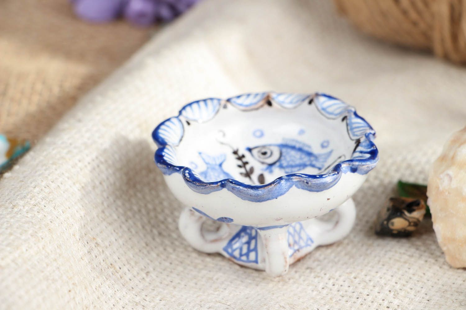 Joli petit vase en céramique bleu fait main photo 4