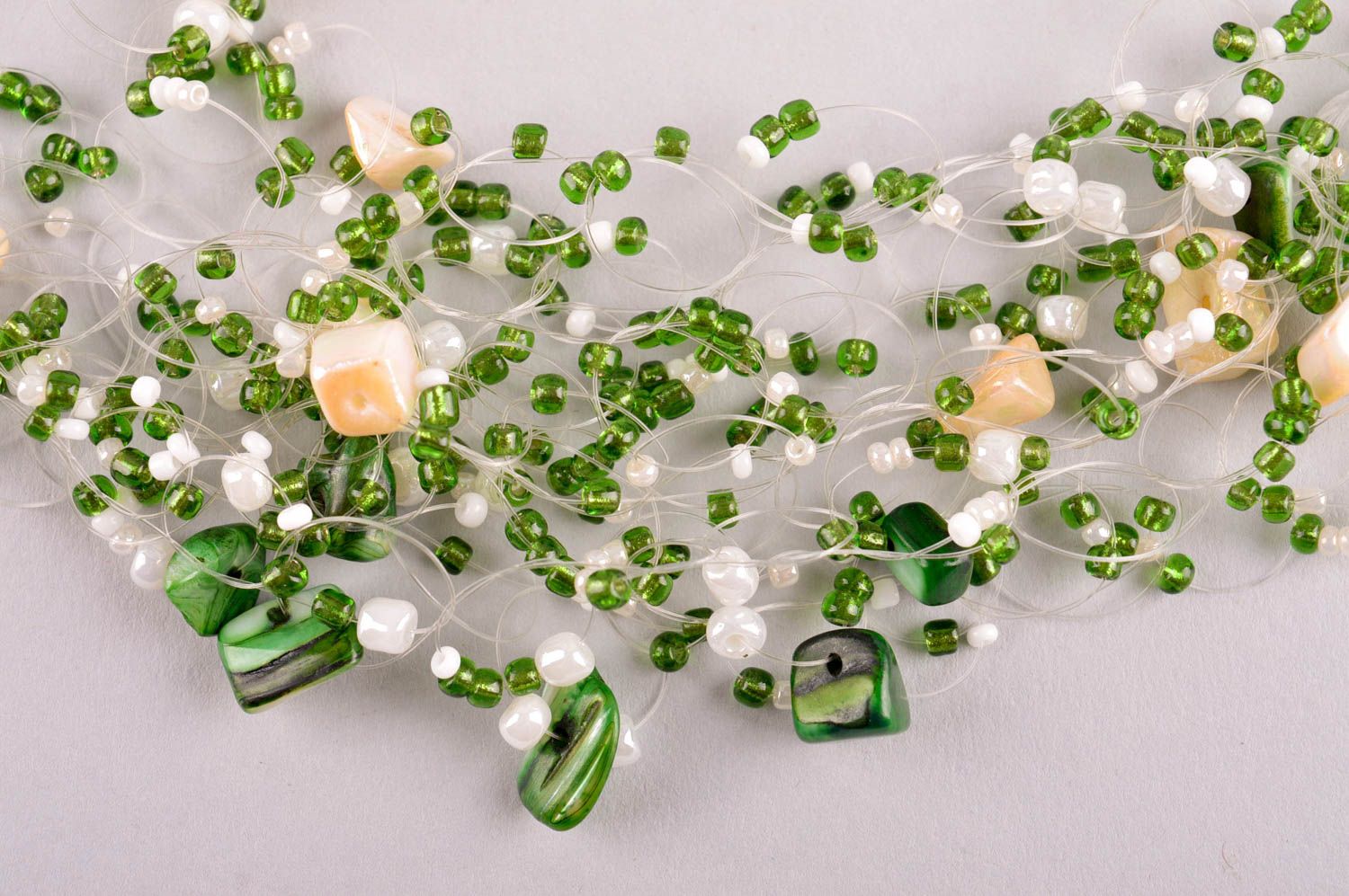 Collier perles de rocaille Bijou fait main vert et blanc Accessoire femme photo 3