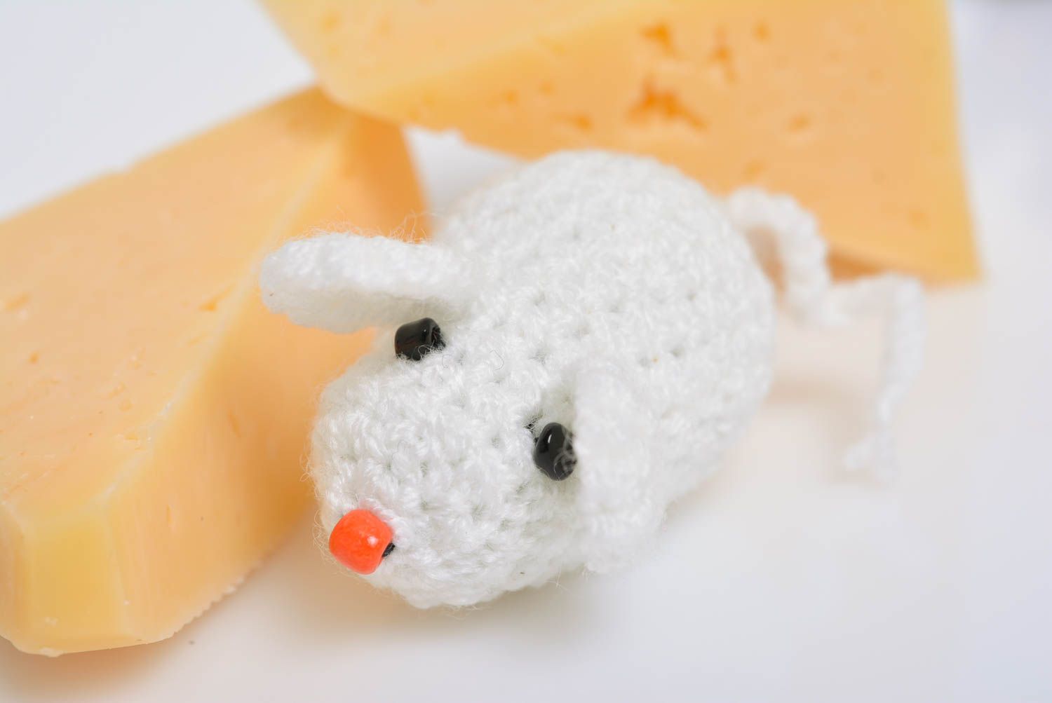 Small white handmade crochet soft toy mouse acrylic for children photo 2