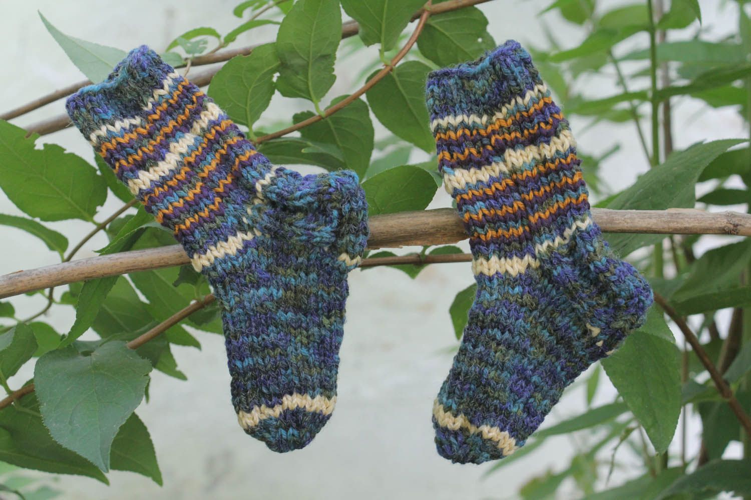 Meias de mulheres quentes azuis de fios de lã tricotadas à mão  foto 5