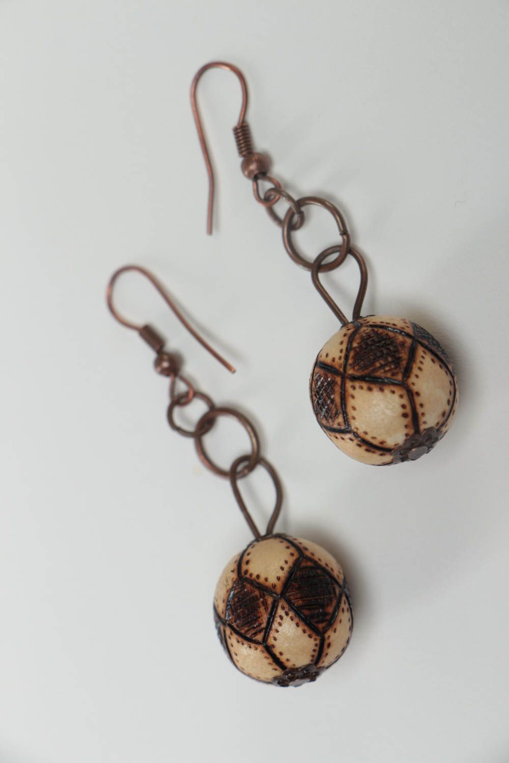 Handmade Ethno Ohrringe Modeschmuck Ohrhänger Accessoire für Frauen aus Holz foto 3