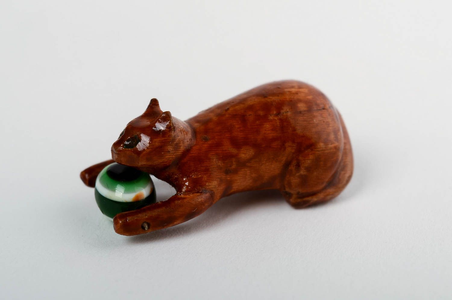 Figur aus Holz handmade Öko Spielzeug geschnitzte Holzfigur Tisch Deko Katze foto 2
