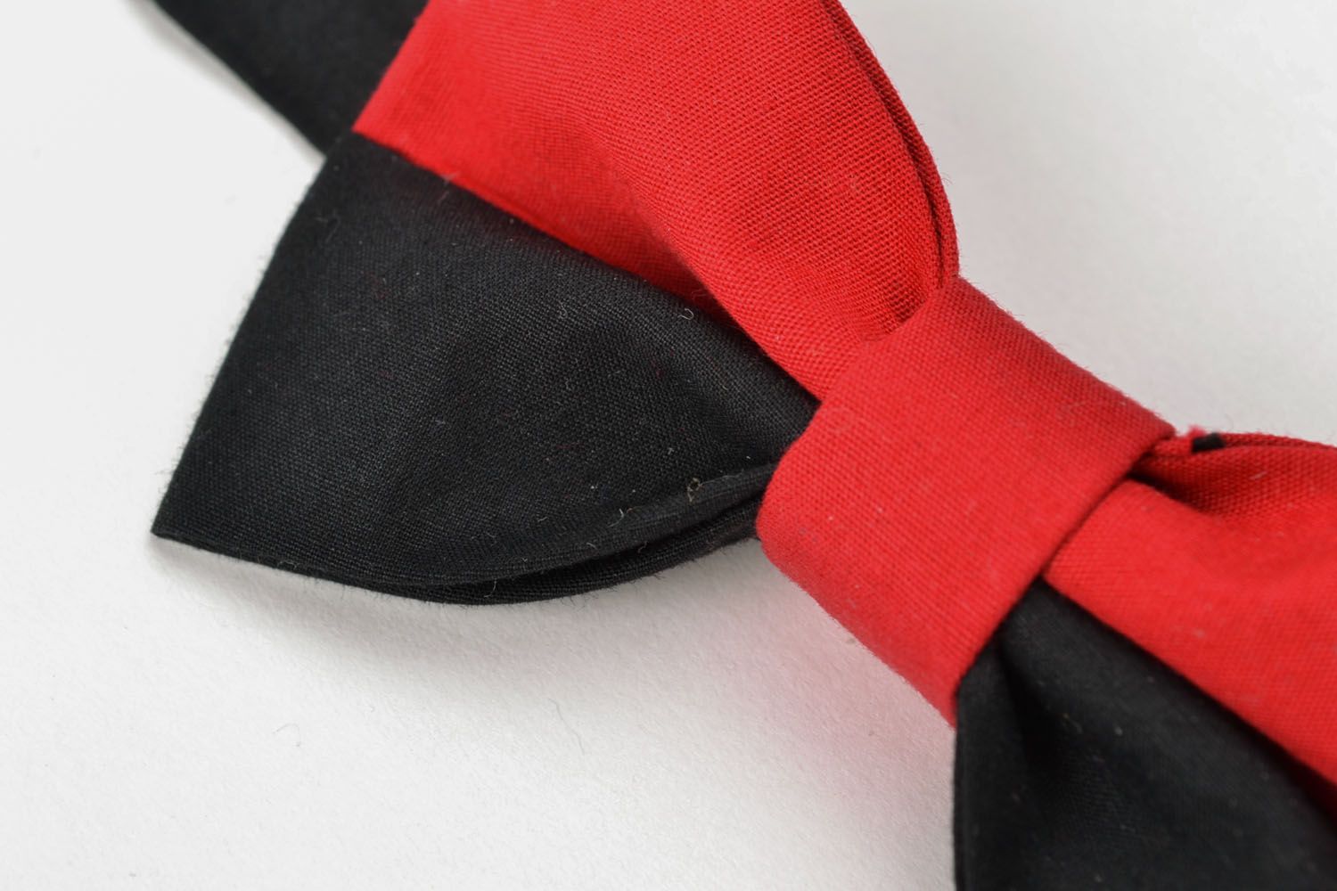 Children's red and black bow tie photo 4