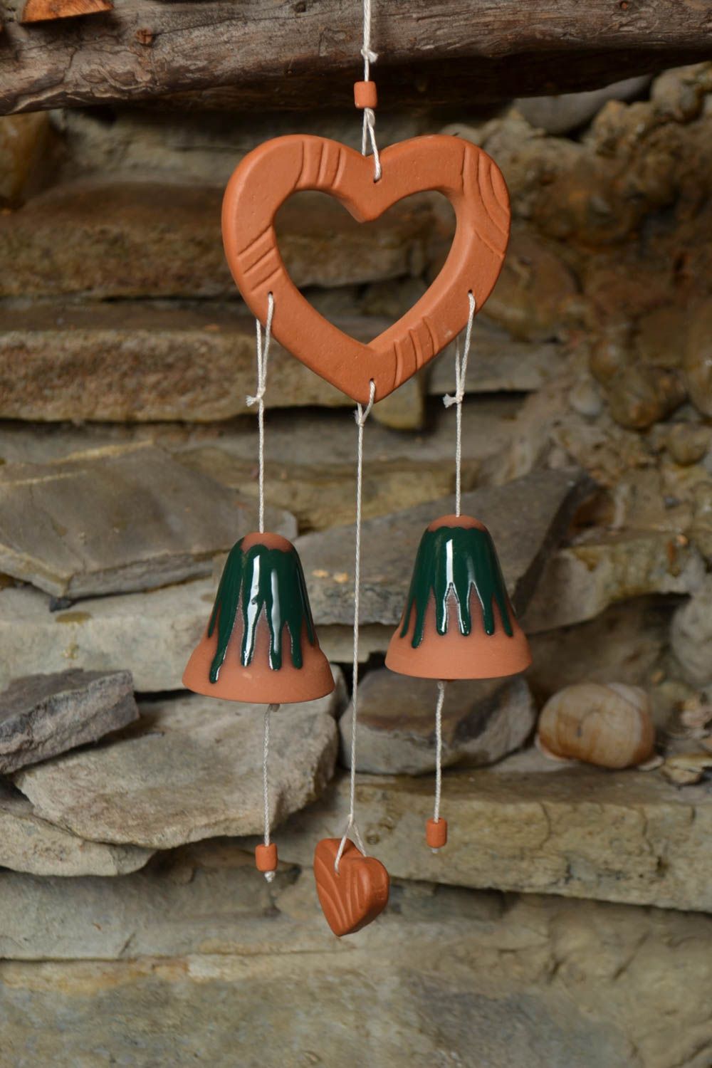 Clochettes peintes avec cœur en argile faites main suspension décorative photo 1