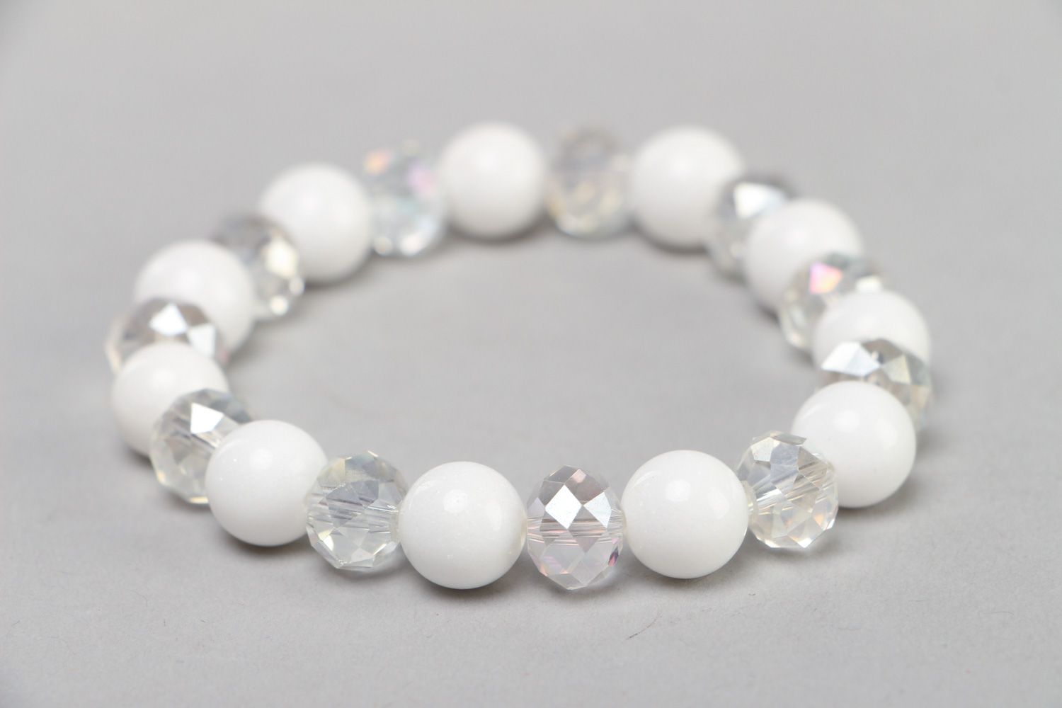 Handmade white festive wrist stretch bracelet with agate and glass beads  photo 1