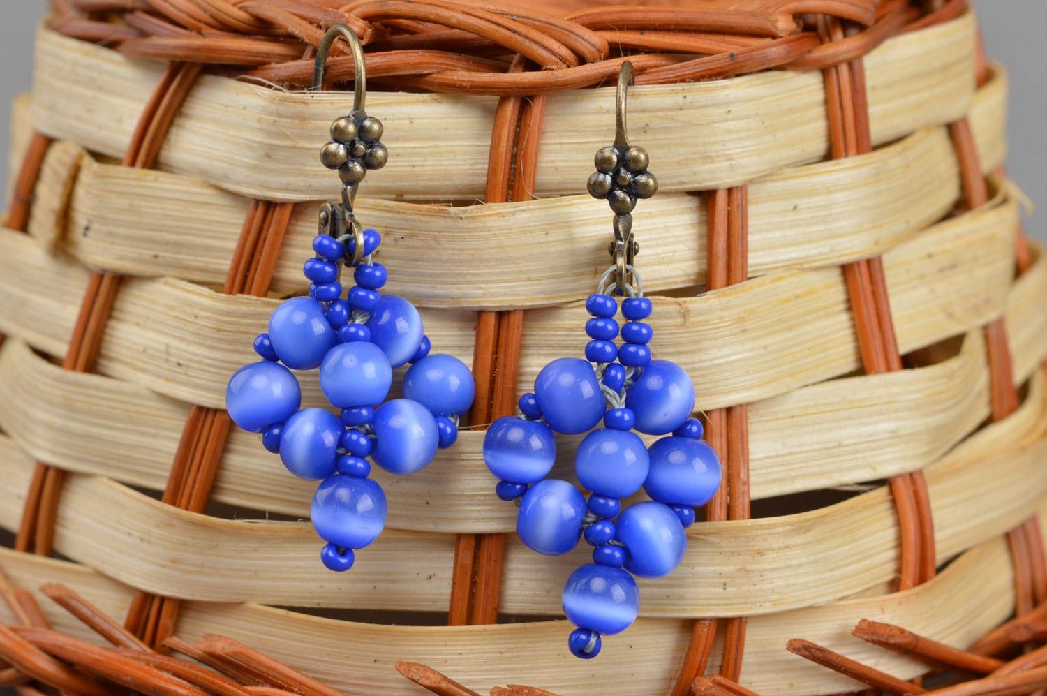 Boucles d'oreilles en pierres et perles de rocaille bleues faites main photo 1