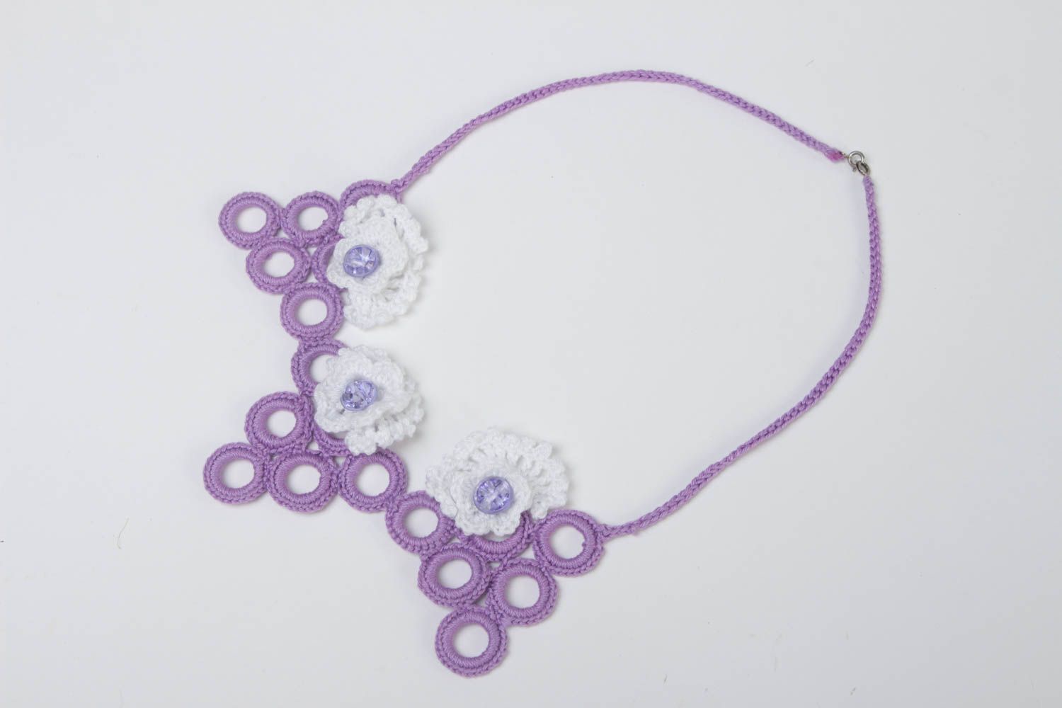 Collier textile fait main Bijou textile Accessoire femme original violet blanc photo 3