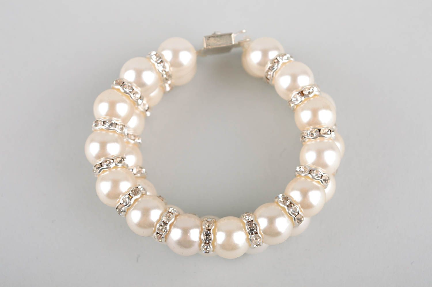Bracelet perlé Bijoux fait main blanc de créteur Accessoires mode Cadeau femme photo 2