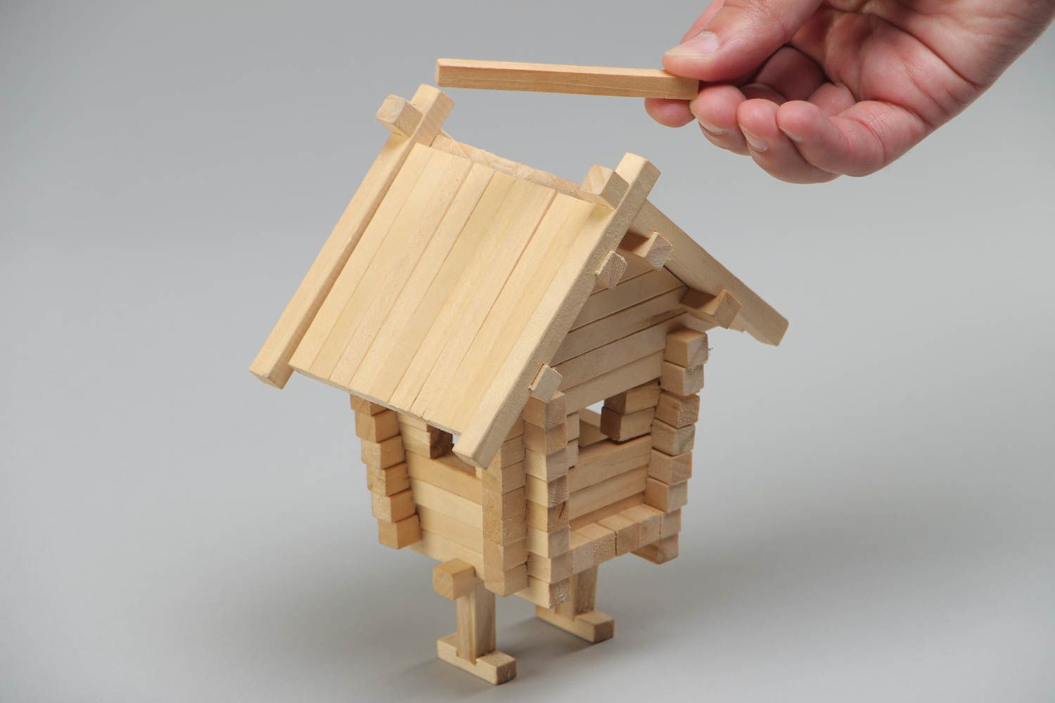 Jeu de construction de maison en bois écologique de sapin 79 pièces fait main photo 5
