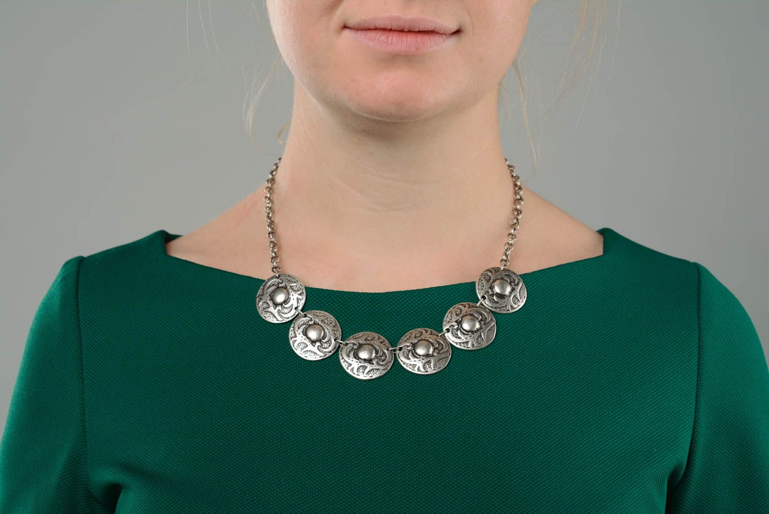 Necklace made of metal alloy photo 5