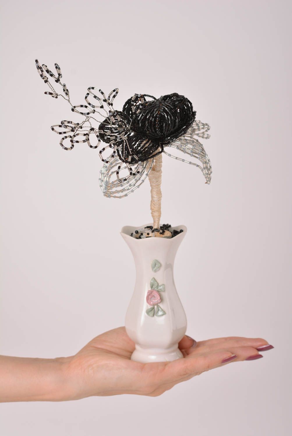 Композиция из бисера хэнд мейд цветок из бисера Камелия милая бисерный цветок фото 3