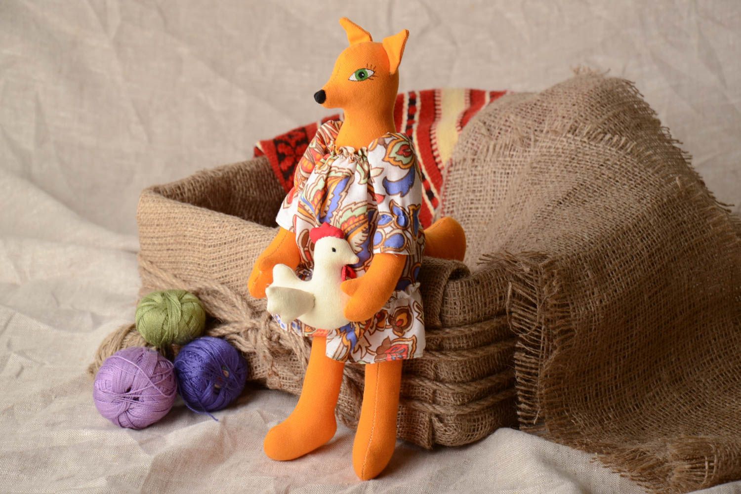 Oranges Designer Spielzeug handgemacht Fuchs aus Naturstoffen Leinen und Kattun  foto 1
