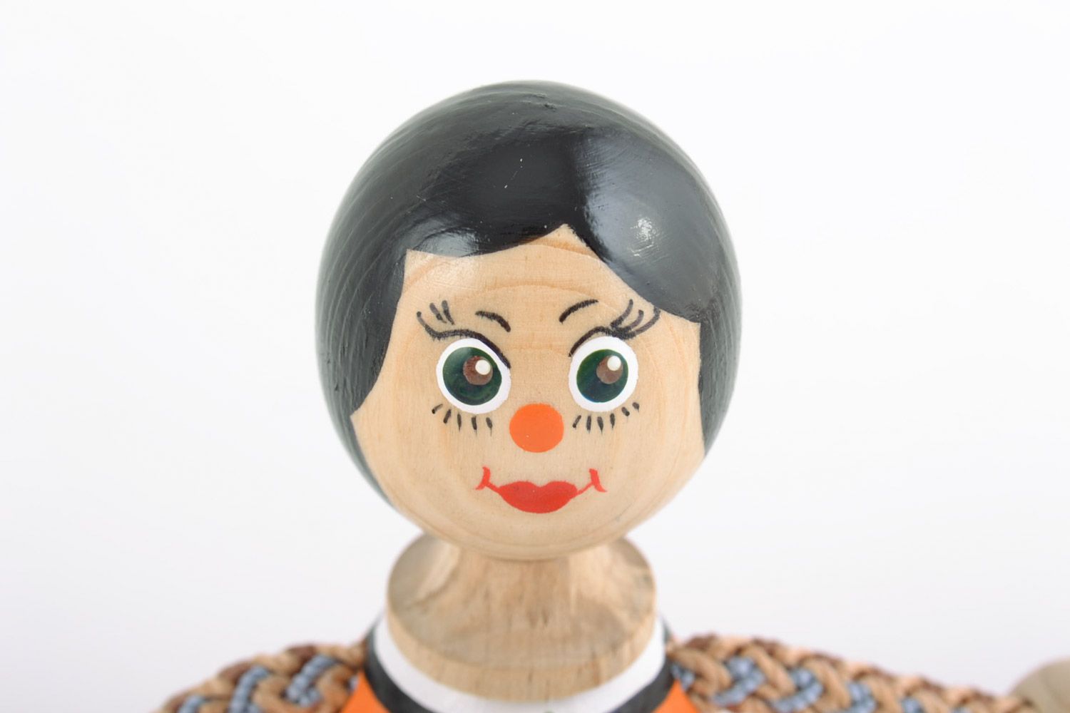 Bemalte künstlerische Puppe aus Holz Spielzeug für Haus Handarbeit foto 3