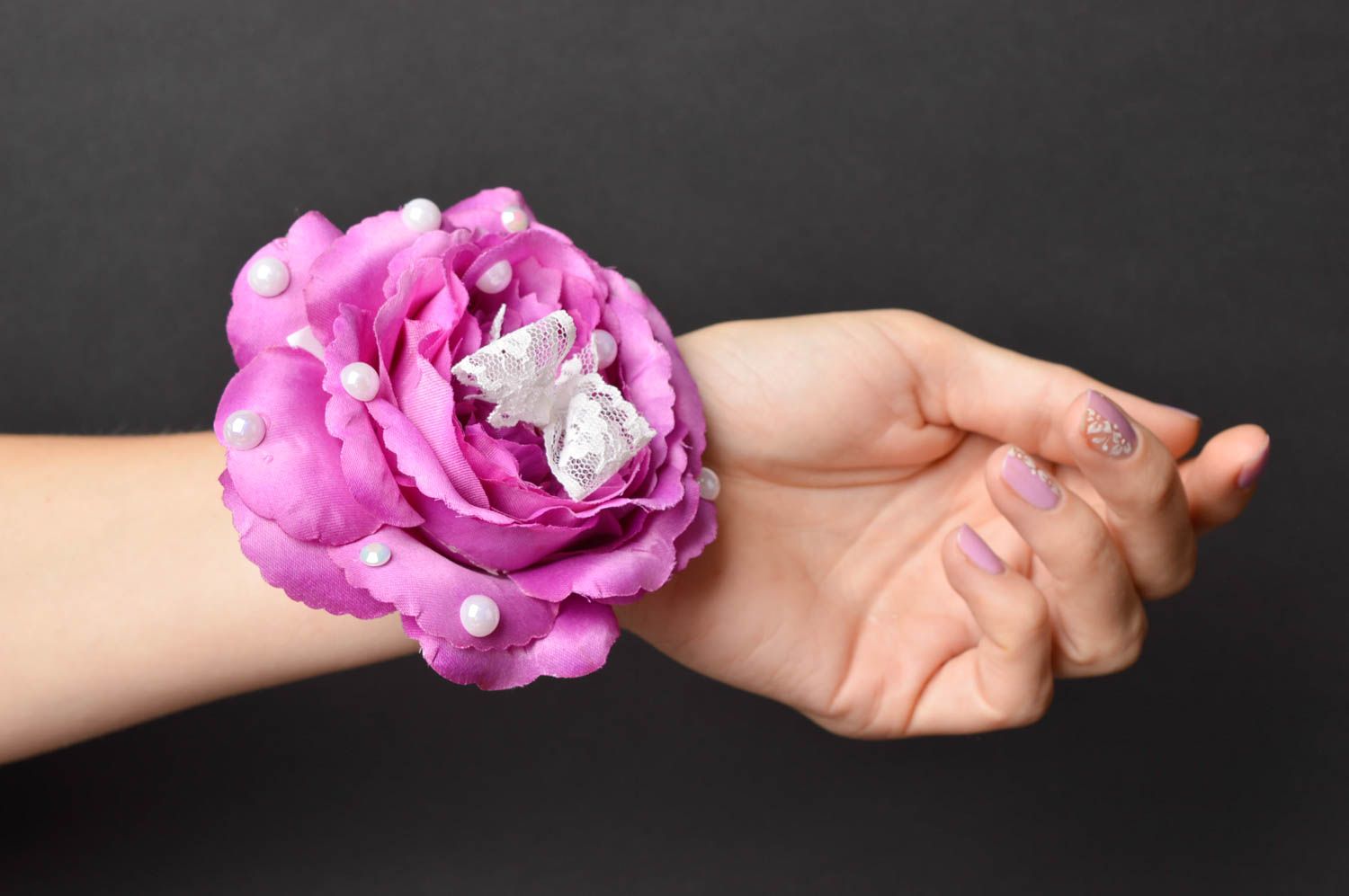 Corsage de poignet Bracelet fait main fleur perles fantaisie Accessoire mariage photo 5