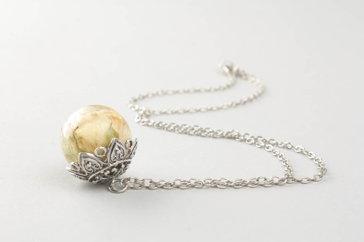 Neck pendant with a long chain White Rose photo 2