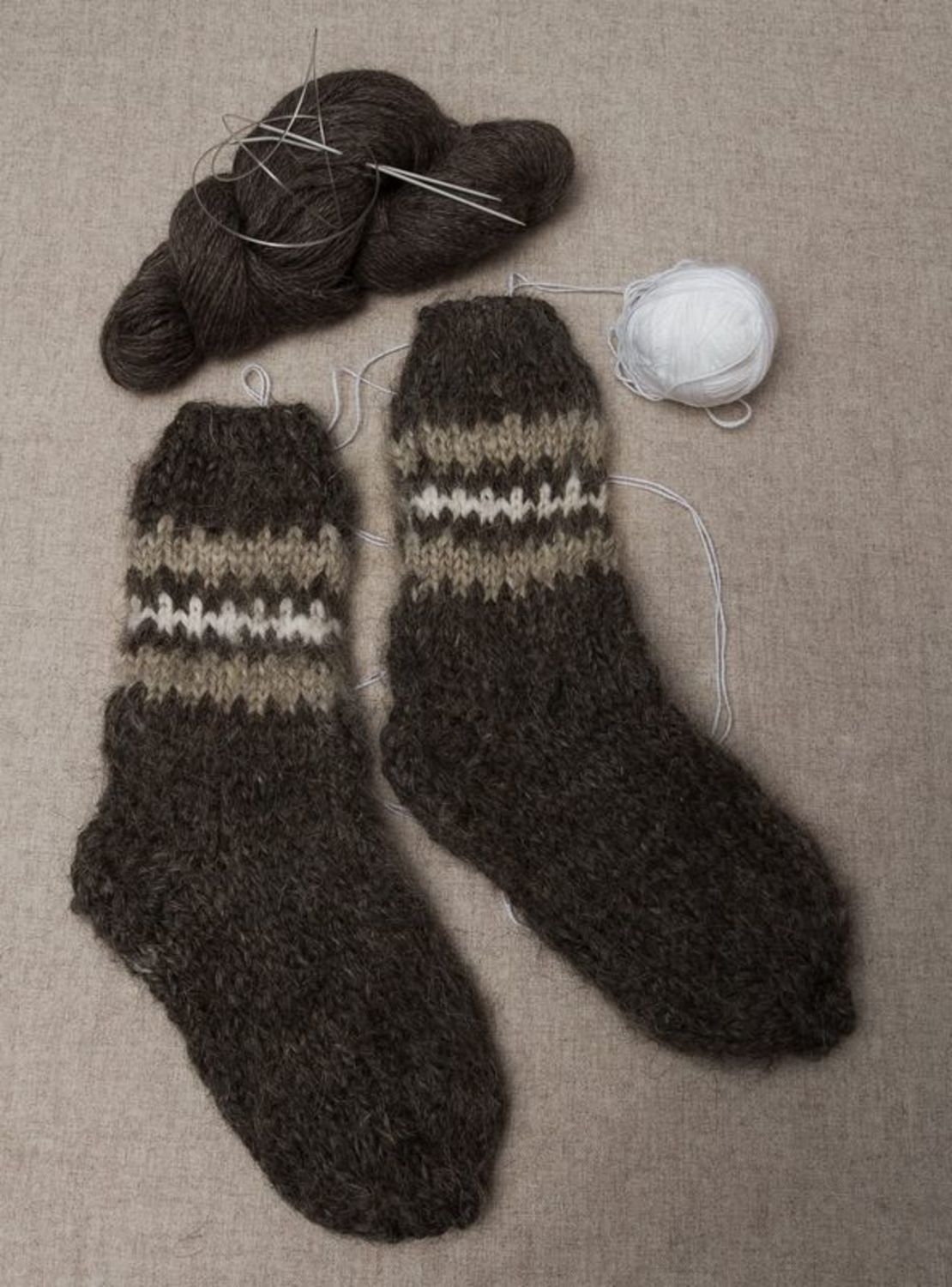 Grey men's socks made of sheep wool photo 1