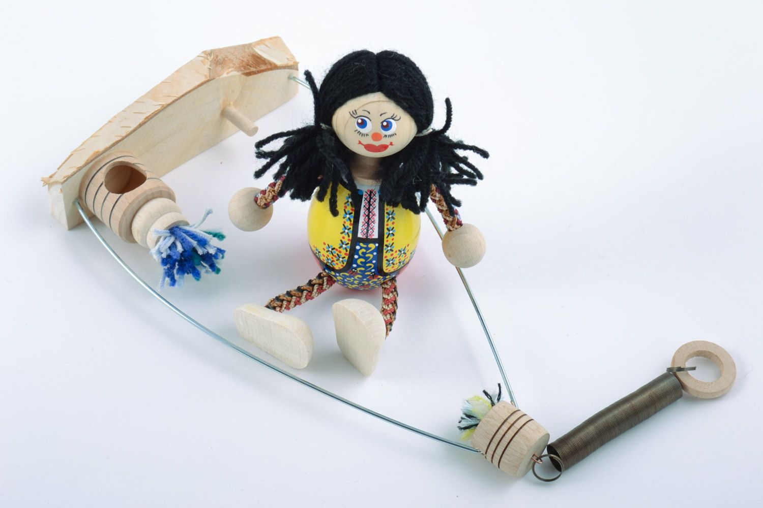 Яркая деревянная игрушка Девочка на лавочке ручной работы экологически чистая фото 5