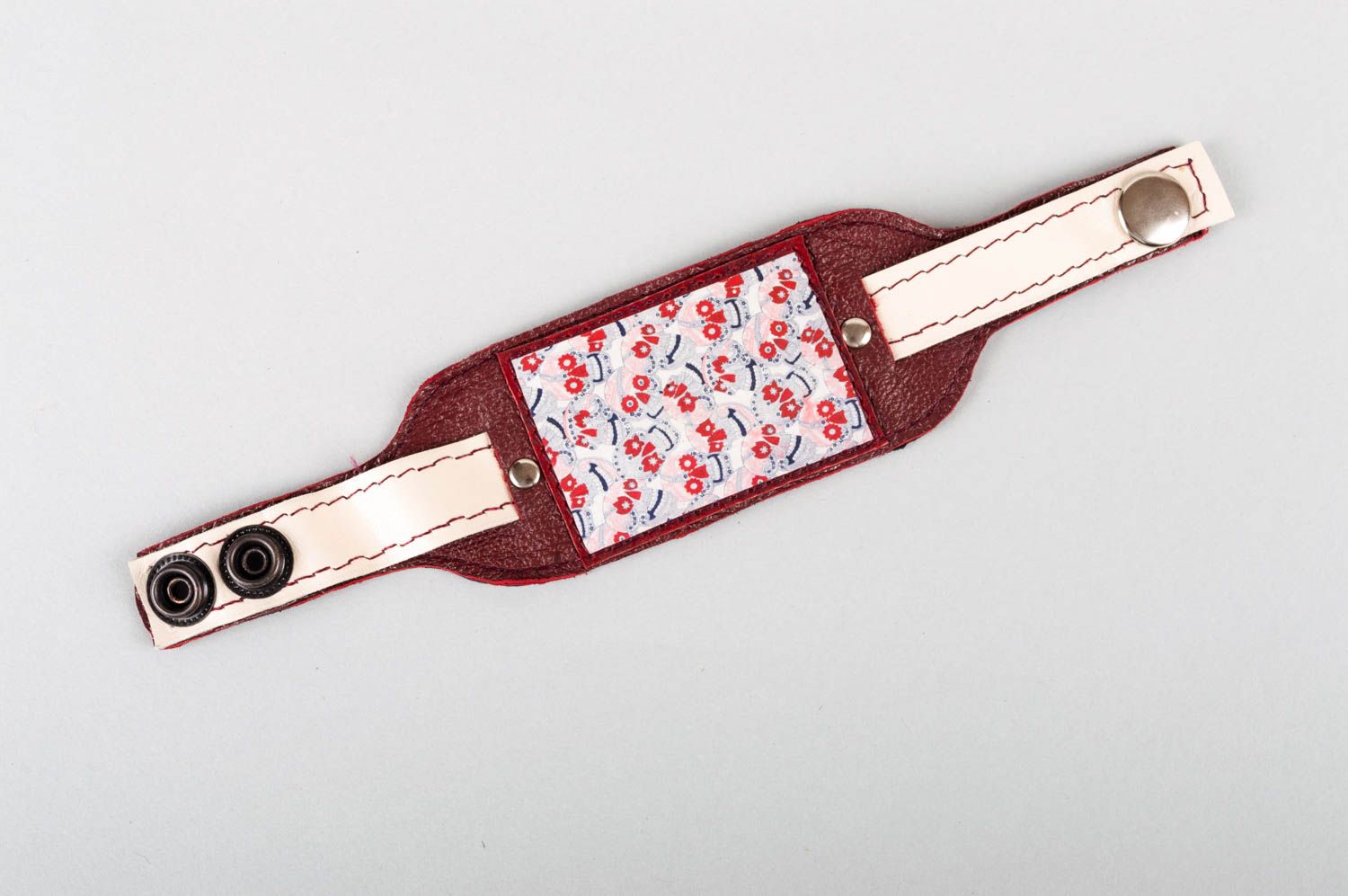 Originelles Armband aus Leder mit Print breit handmade Schmuck für Frauen  foto 2