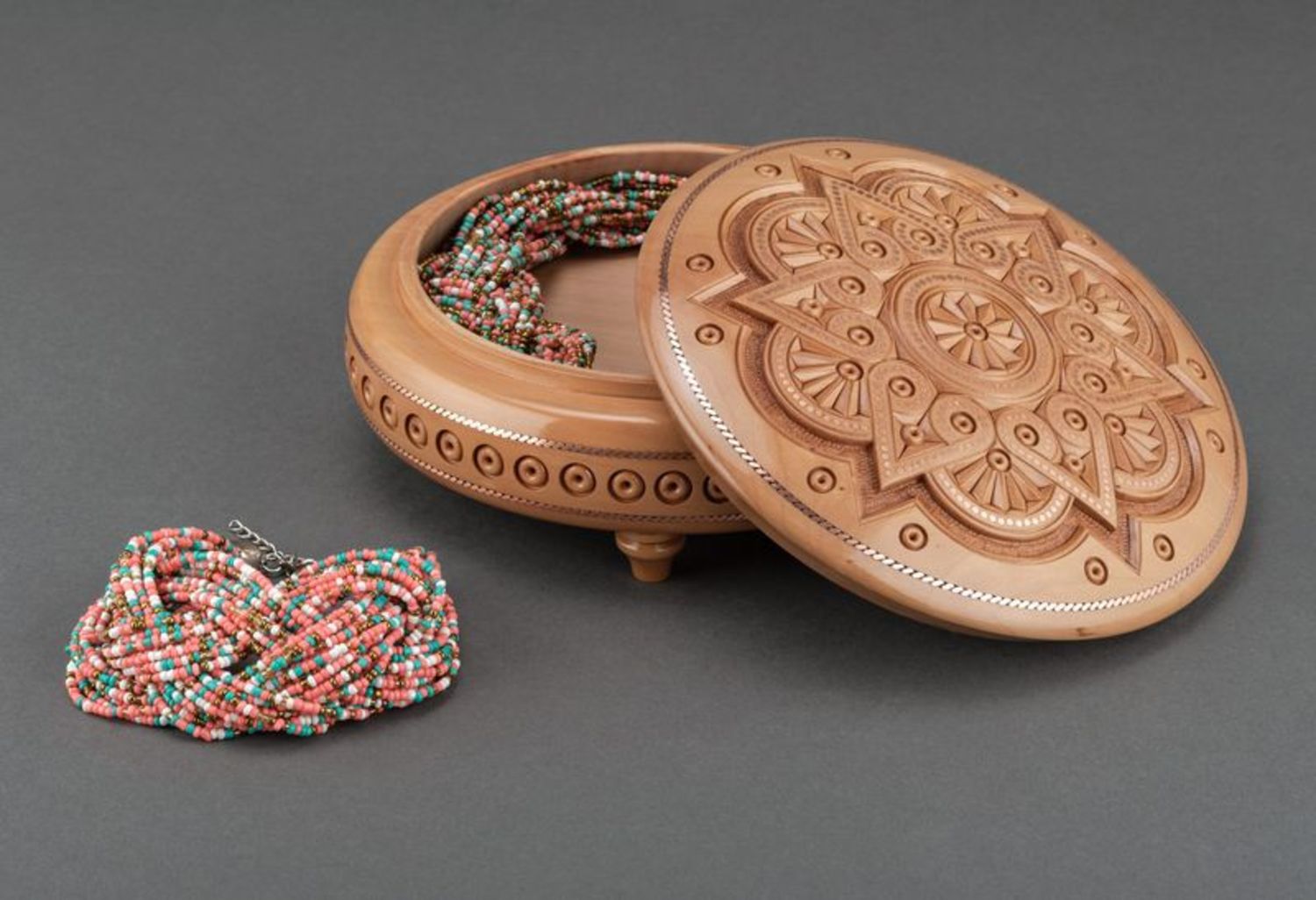 Round carved box with inlay photo 1
