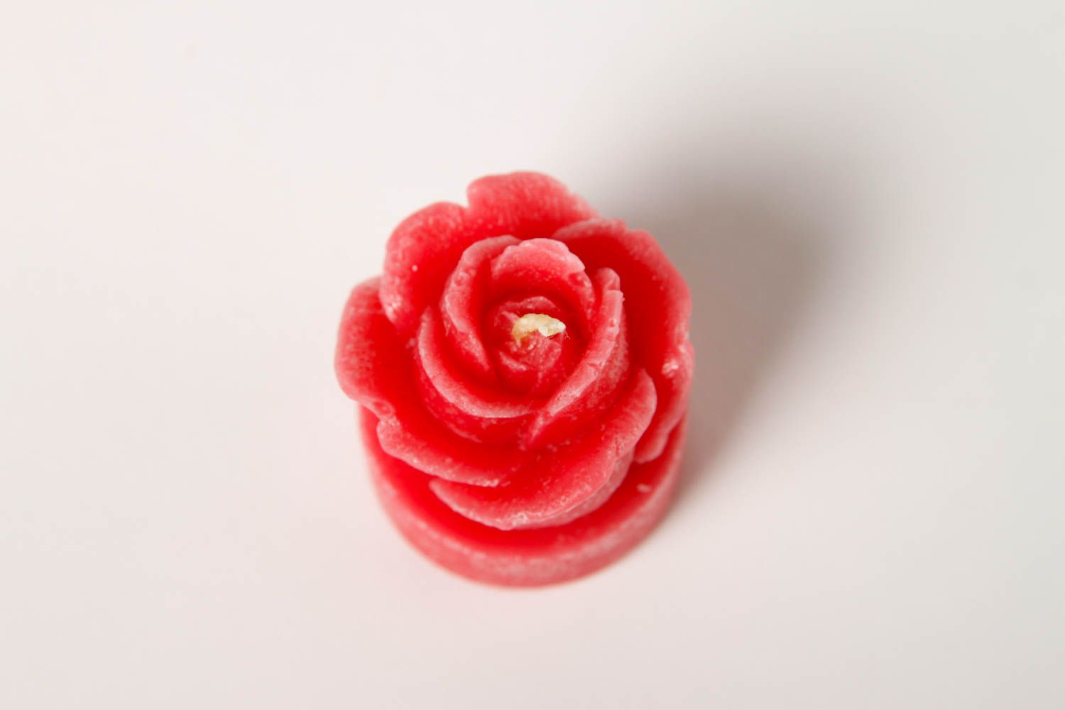 Tea light aroma candle in red rose shape with non-toxic cotton cord 1,18 inches, 0,04 lb photo 4