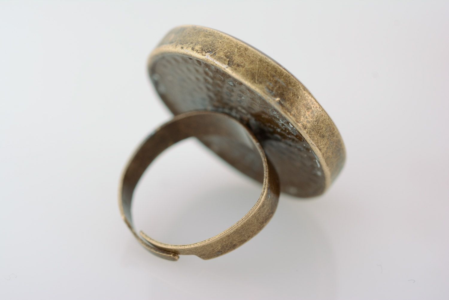 Weißer regulierbarer handgemachter Ring aus Epoxidharz mit Blume für Frauen foto 3