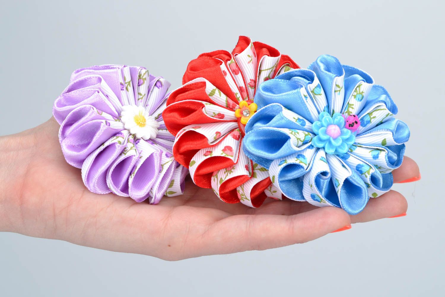 Handmade beautiful kanzashi scrunchies with satin ribbon flowers set of 6 pieces photo 2