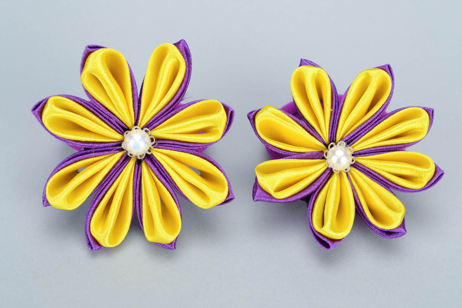Élastiques à cheveux faits main fleurs kanzashi satin jaune violet de 2 pièces photo 5
