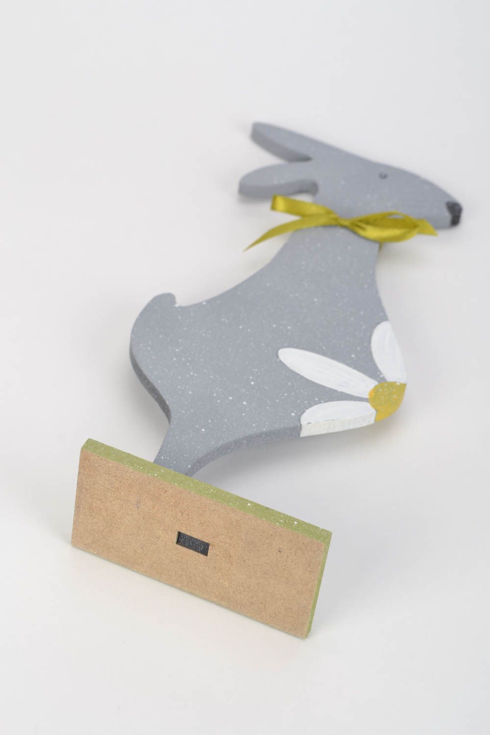 Graues Interieur Spielzeug aus Furnierholz Hase mit Ständer künstlerische Handarbeit foto 4