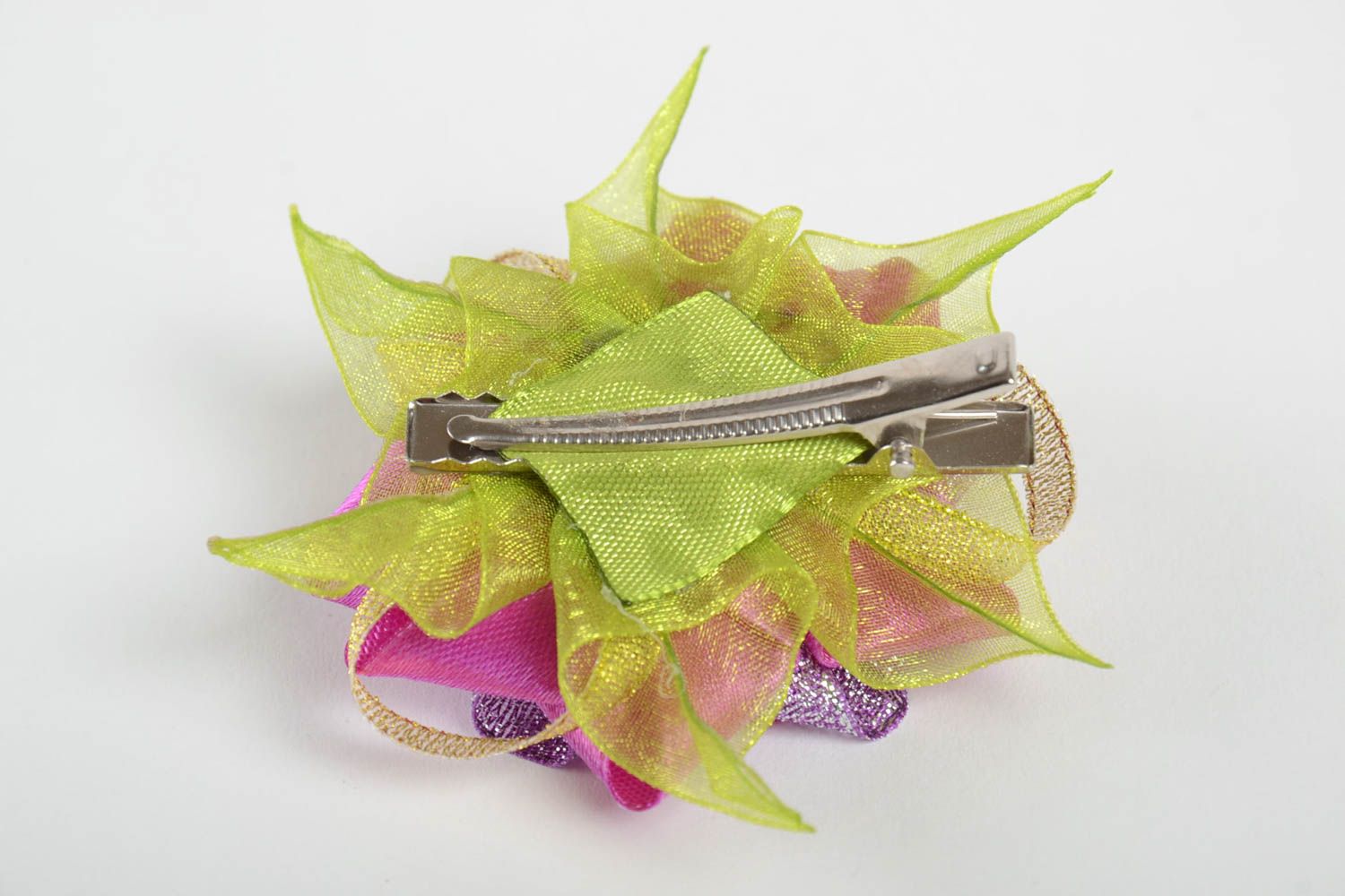 Объемная заколка для волос из атласа в виде розы на зажиме лиловая ручной работы фото 3
