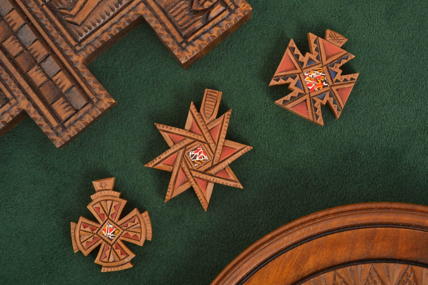 Pendentifs croix Bijoux ethniques fait main Accessoires femme en bois design photo 1
