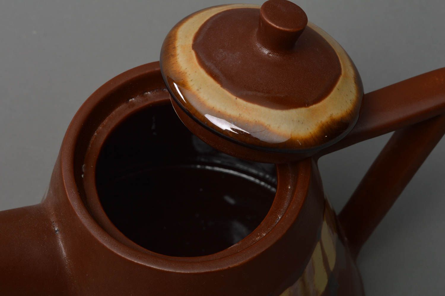 Заварочный чайник из фарфора расписанный глазурью майолика ручной работы  фото 3