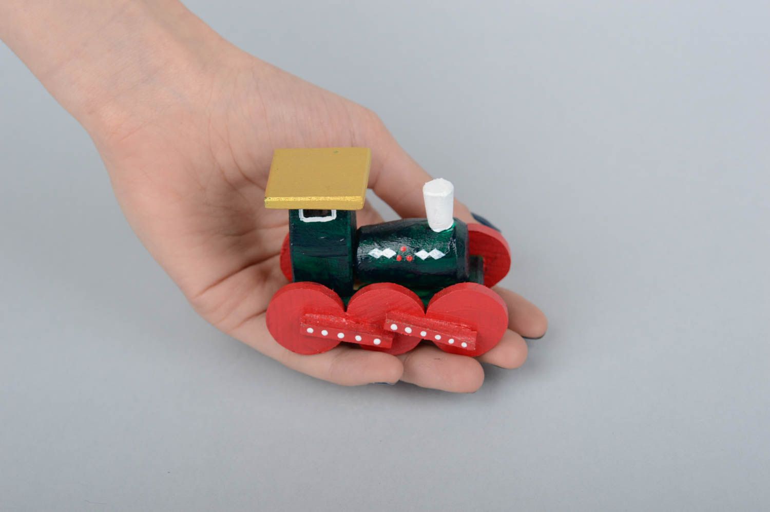 Игрушка ручной работы игрушка из дерева локомотив фигурка из дерева расписная фото 2