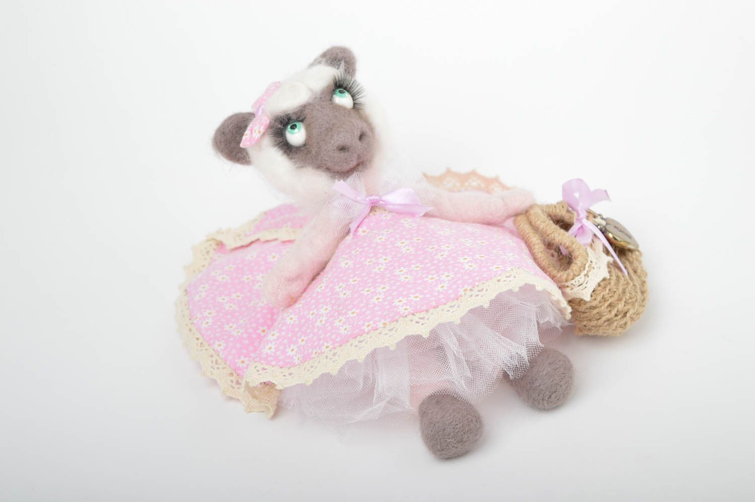 Игрушка из шерсти ручной работы валяная игрушка овечка принцесса мягкая игрушка фото 5
