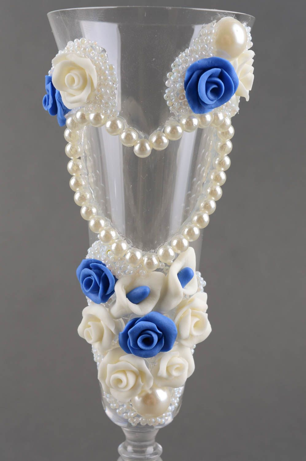 Свадебные бокалы изделия ручной работы авторские бокалы синие и белые розы фото 3