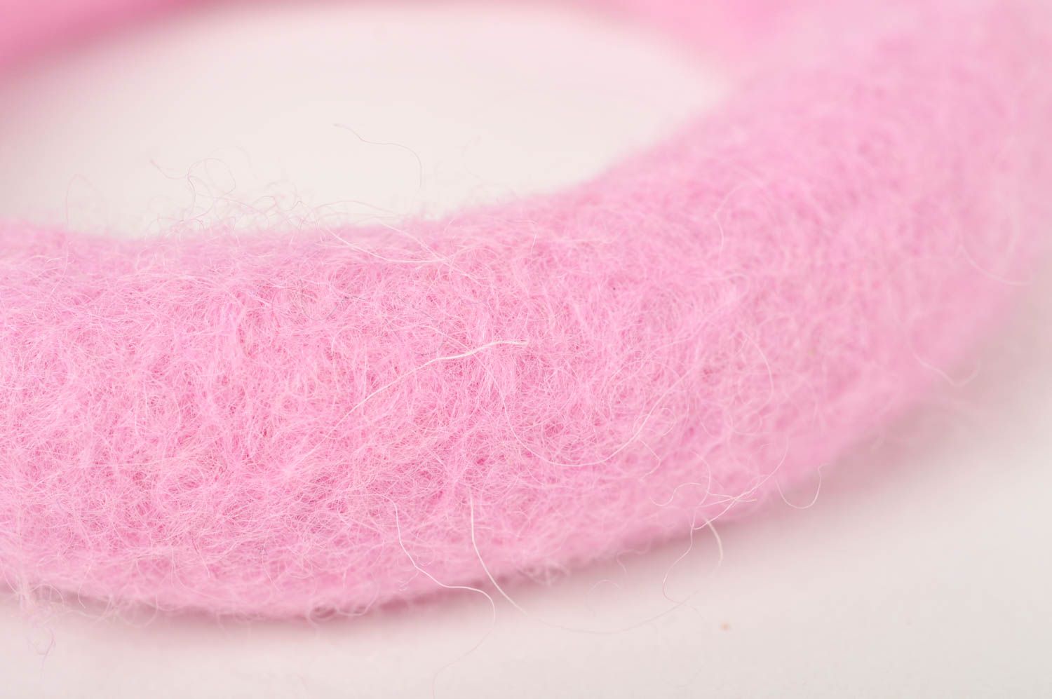 Handmade unusual beautiful bracelet stylish pink bracelet woolen accessory photo 4