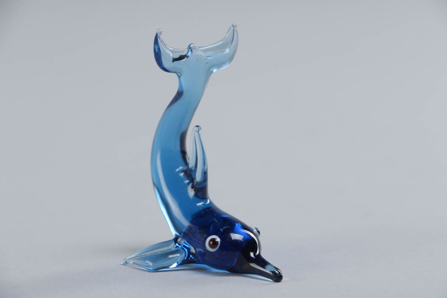 Petite figurine en verre bleue faite main en forme de dauphin technique de lampwork photo 4