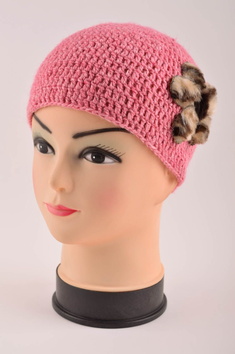 Handmade gehäkelte Kindermütze handgemachte Mütze Kopf Accessoires in Rosa schön foto 2