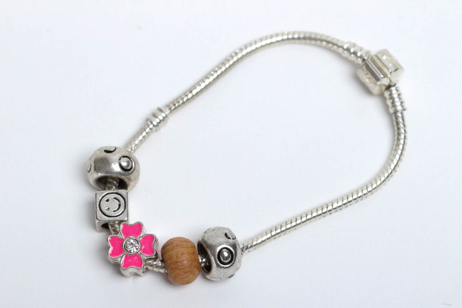 Bracelet métal Bijou fait main avec perles fantaisie Accessoire femme ou fille photo 2