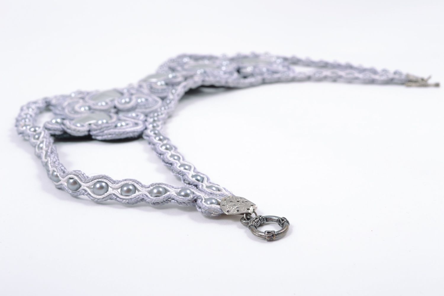 Beau collier soutache gris ajouré fait main avec perles col pour femme photo 5