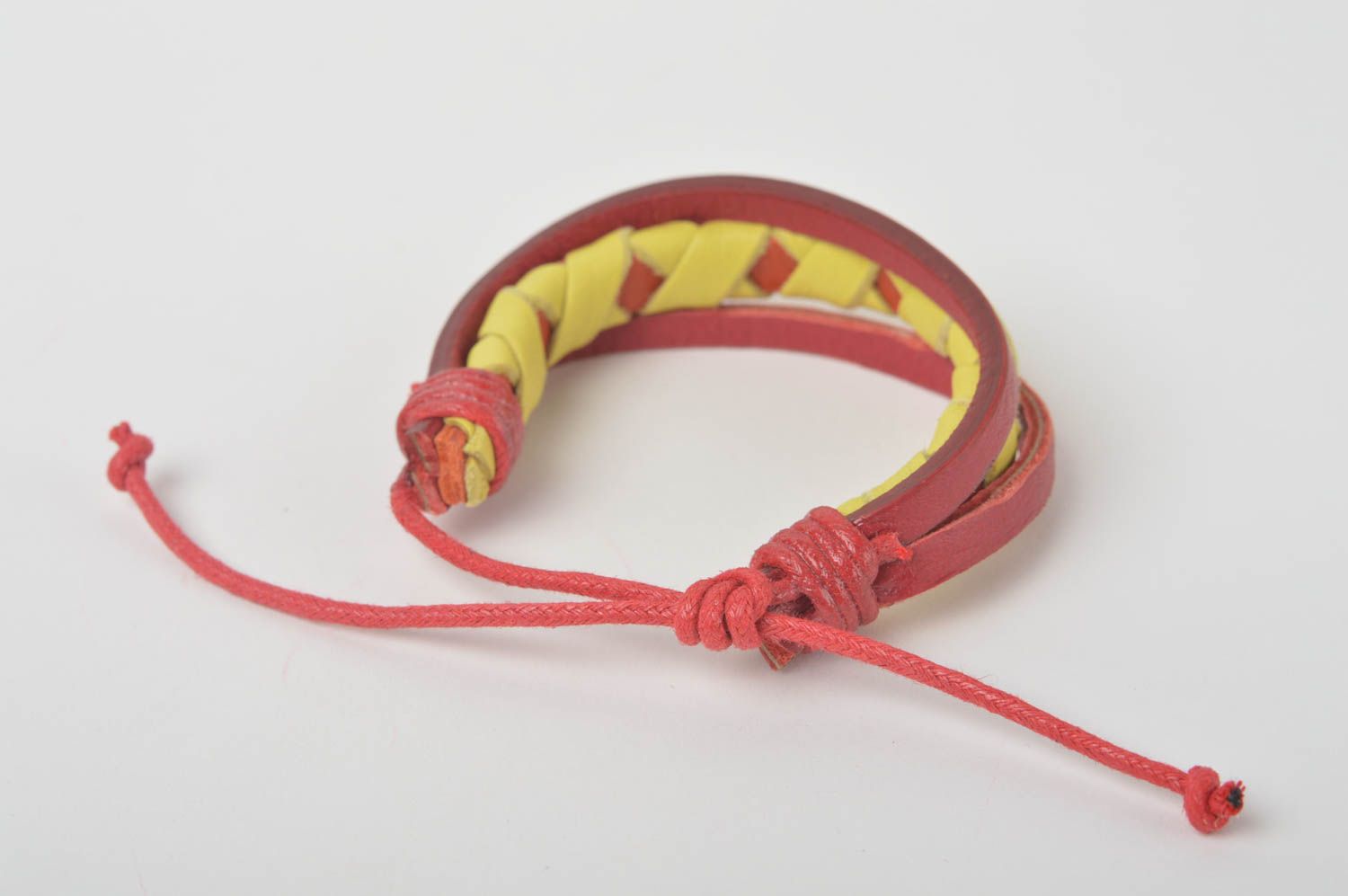 Bracelet en cuir Bijou fait main tressé rouge jaune Cadeau pour femme original photo 3