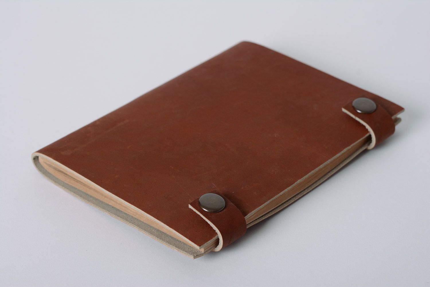 Handmade brown genuine leather notebook with kraft paper and buttons photo 1