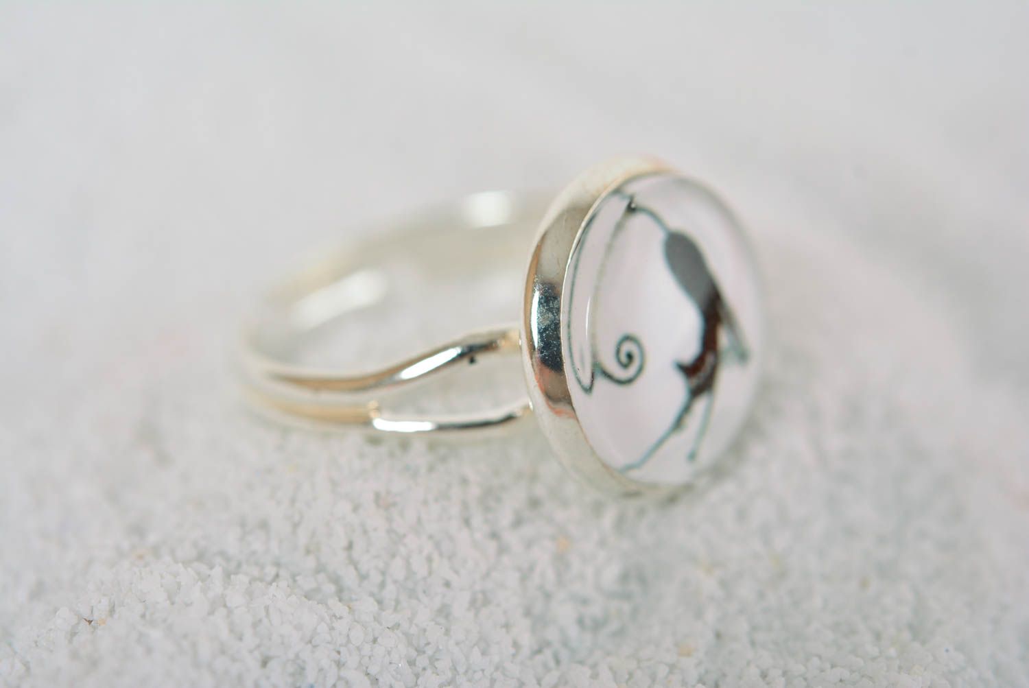 Кольцо ручной работы бижутерия из эпоксидной смолы красивое кольцо для девушек фото 2