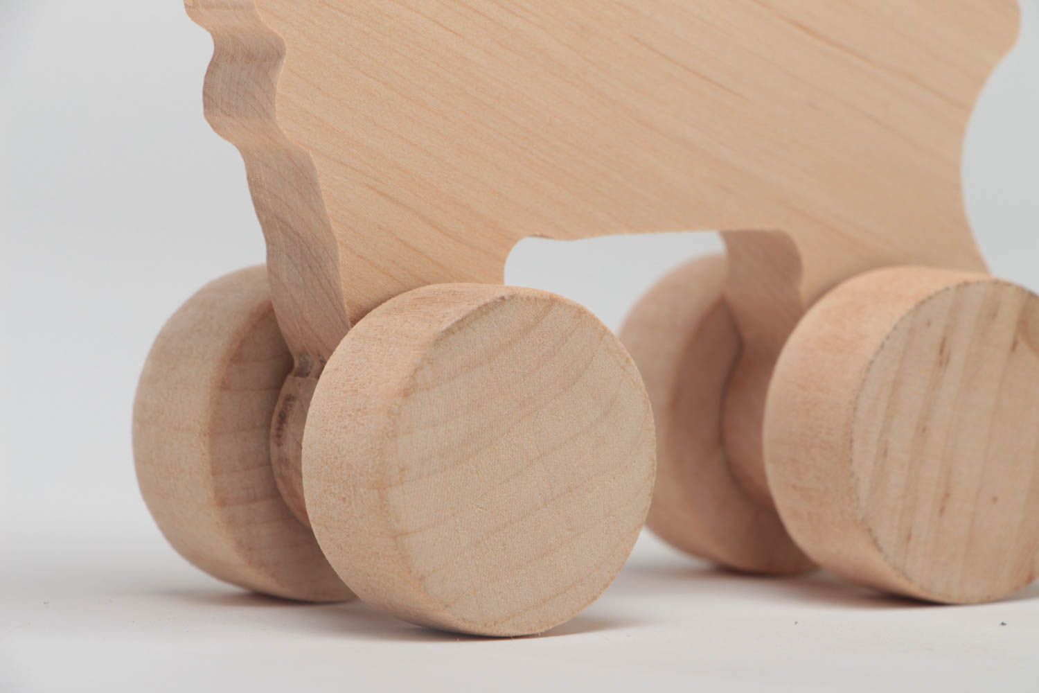 Juguete sobre ruedas de madera pieza para decoupage hecho a mano cabra foto 3