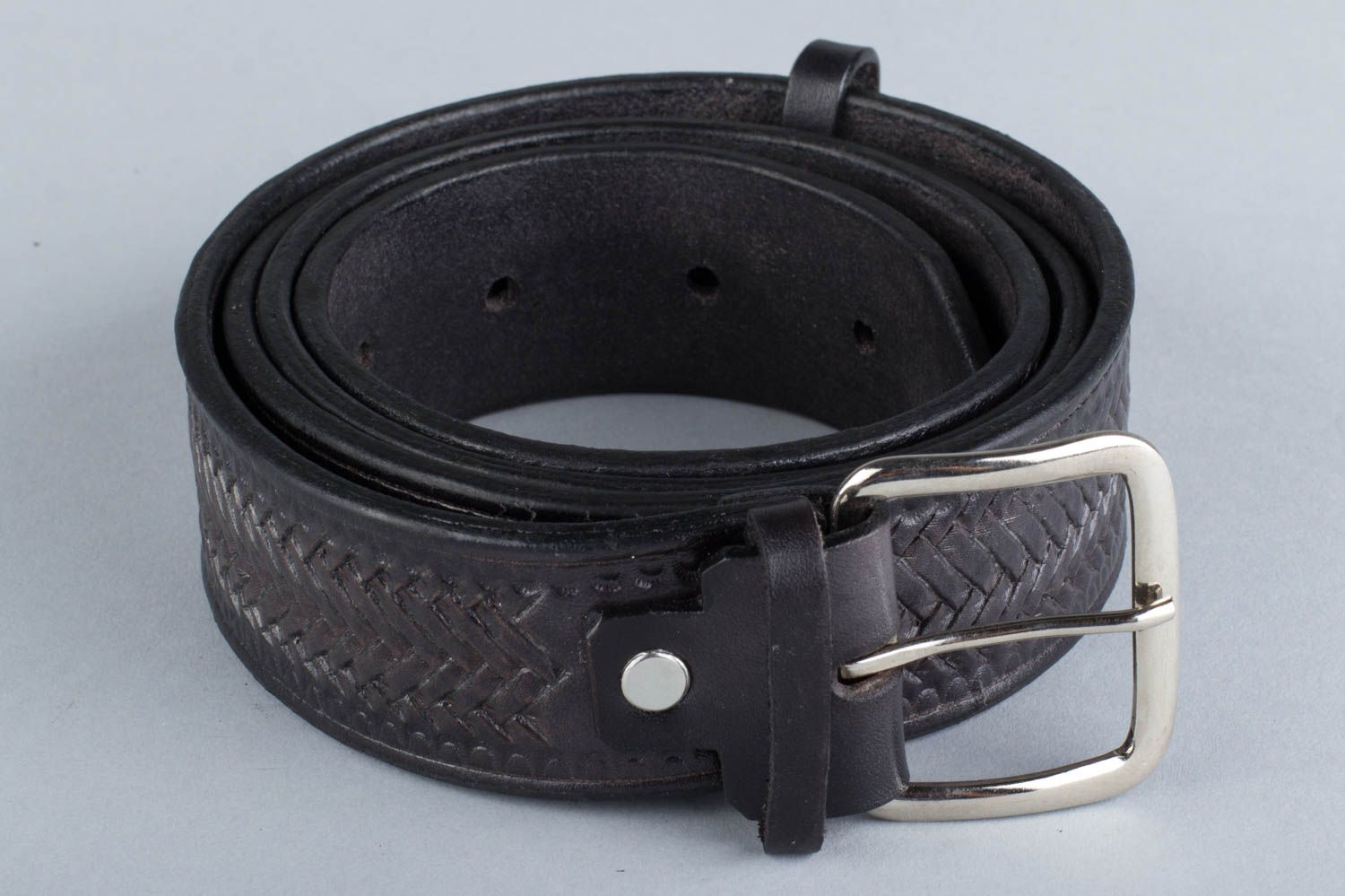 Handmade black natural leather belt with metal buckle and embossing for men photo 5