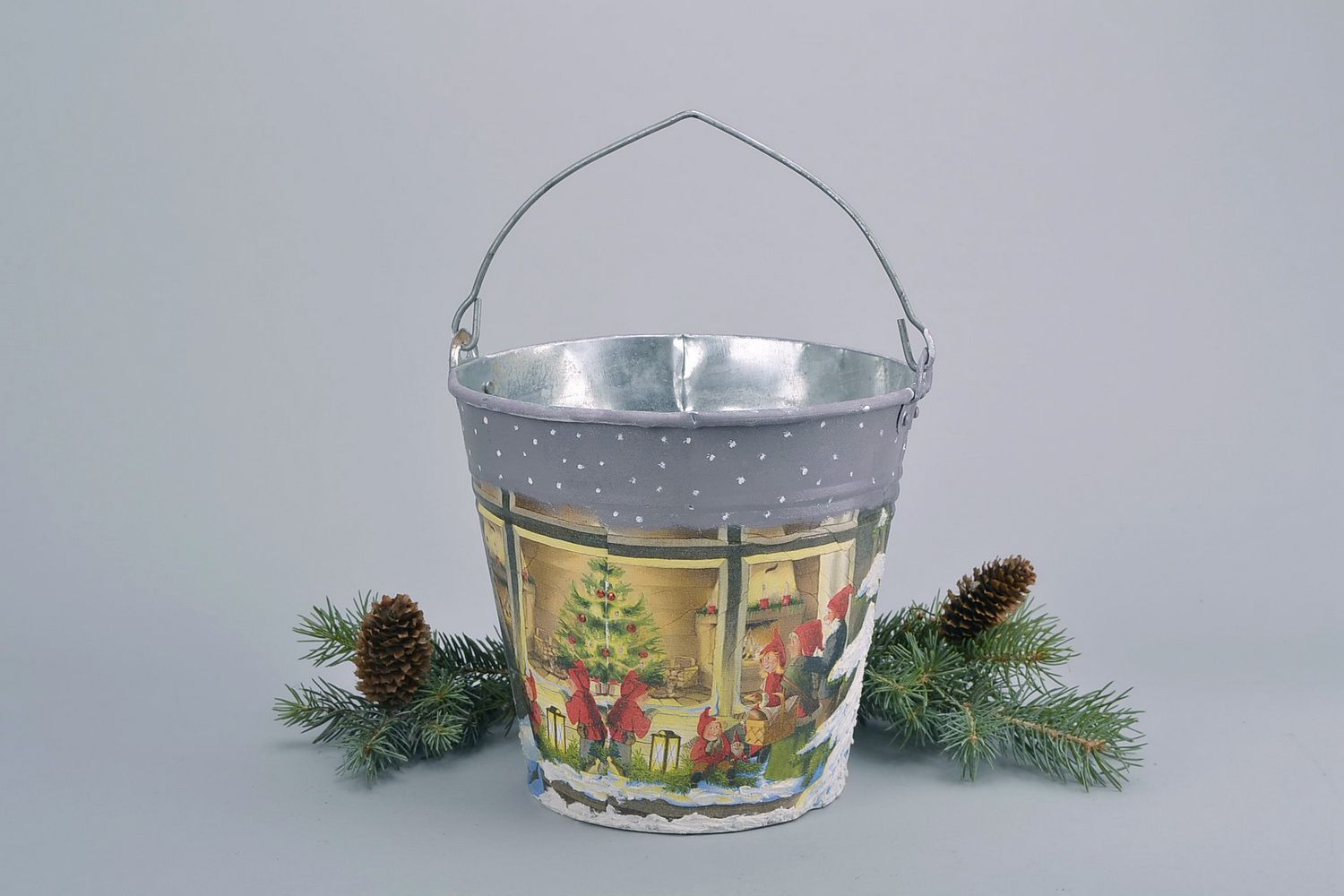 Bucket for Christmas tree photo 1