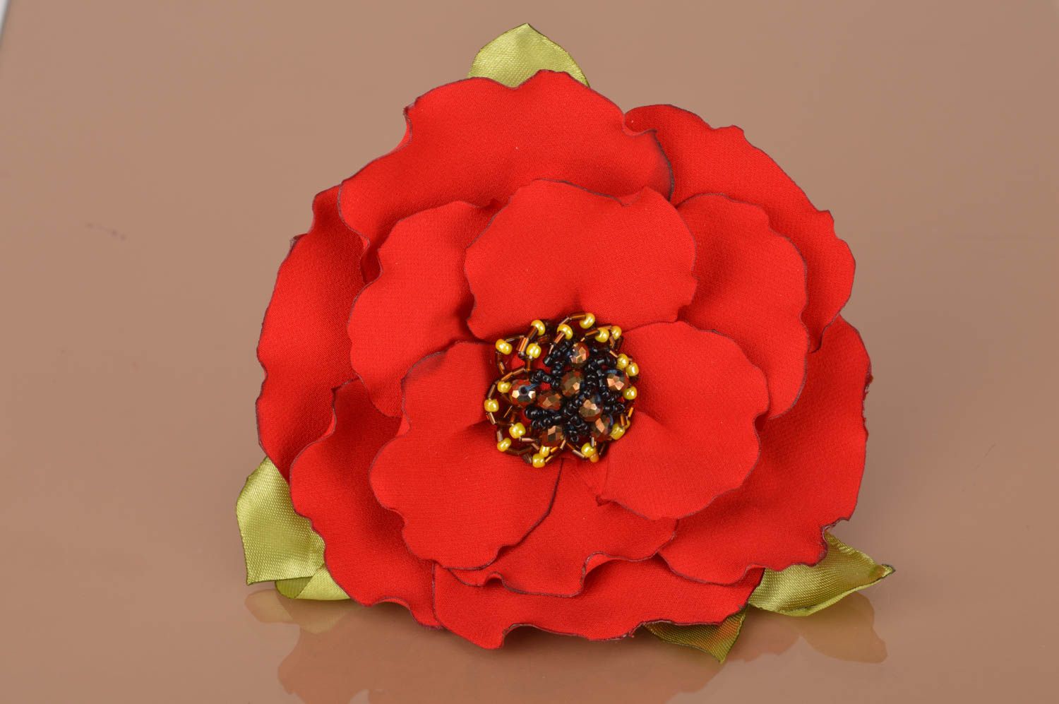 Broche fleur fait main Broche tissu satin rouge kanzashi Accessoire femme Carmen photo 2