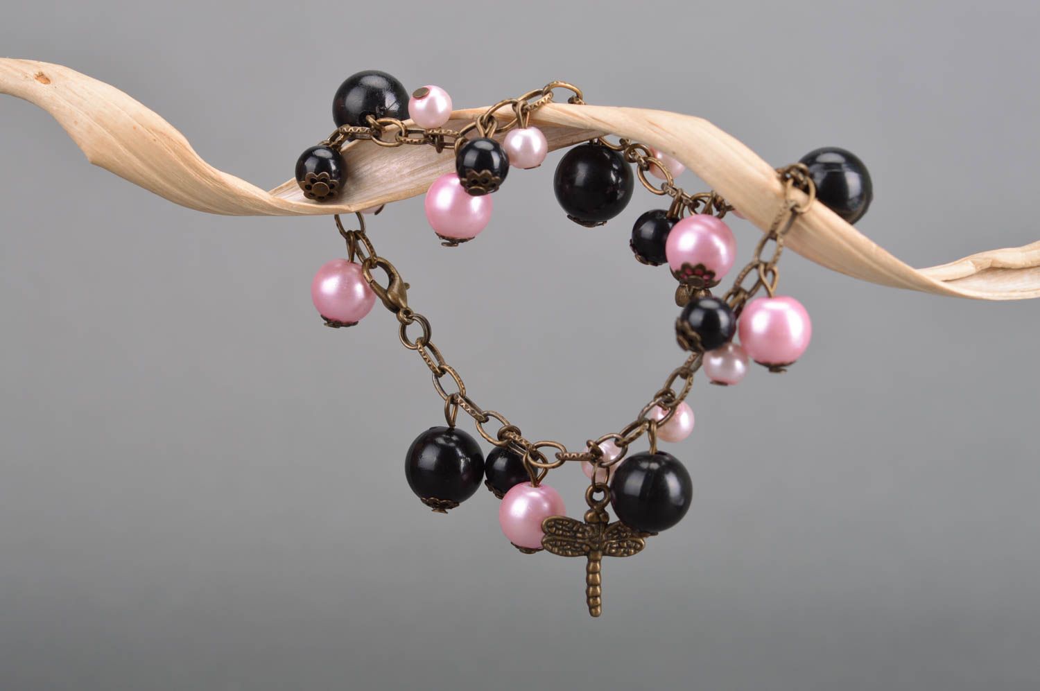 Handmade designer women's metal chain wrist bracelet with black and pink beads  photo 5